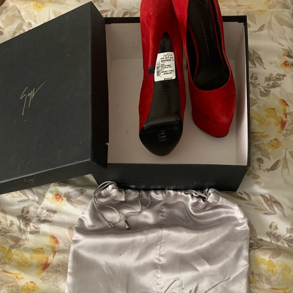 Giuseppe Zanotti pumps rare. 8!8.5! NEW NEVER WORN